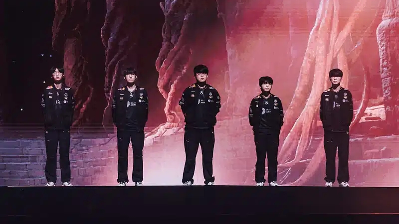 T1 Cetak Sejarah Enam Gelar Dunia, Kalahkan KT Rolster dalam “Telecom War” di Worlds 2025