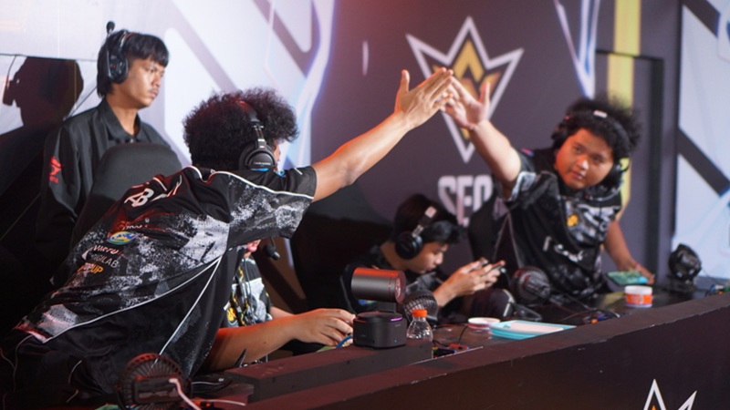 FFWS SEA 2025 Fall: RRQ Kazu Puncaki Klasemen, EVOS dan Bigetron Masuk Top 12!