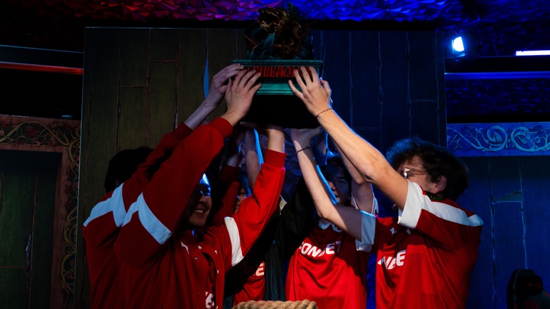 MOUZ Catat Sejarah di PGL Wallachia Season 6, Tumbangkan Team Spirit dalam Laga 5 Map!