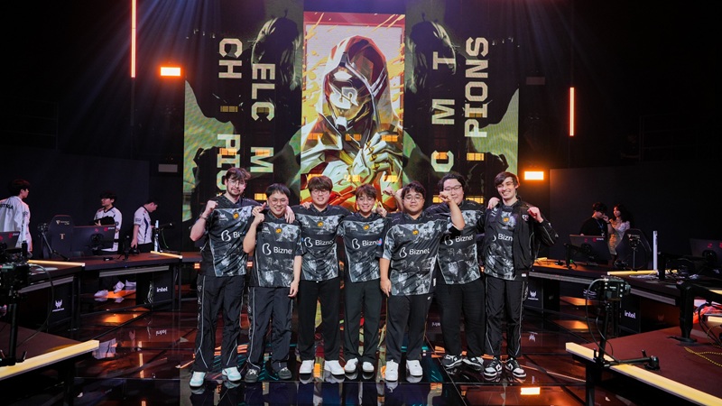 Torehkan Sejarah, RRQ Amankan Tiket ke Champions 2025!