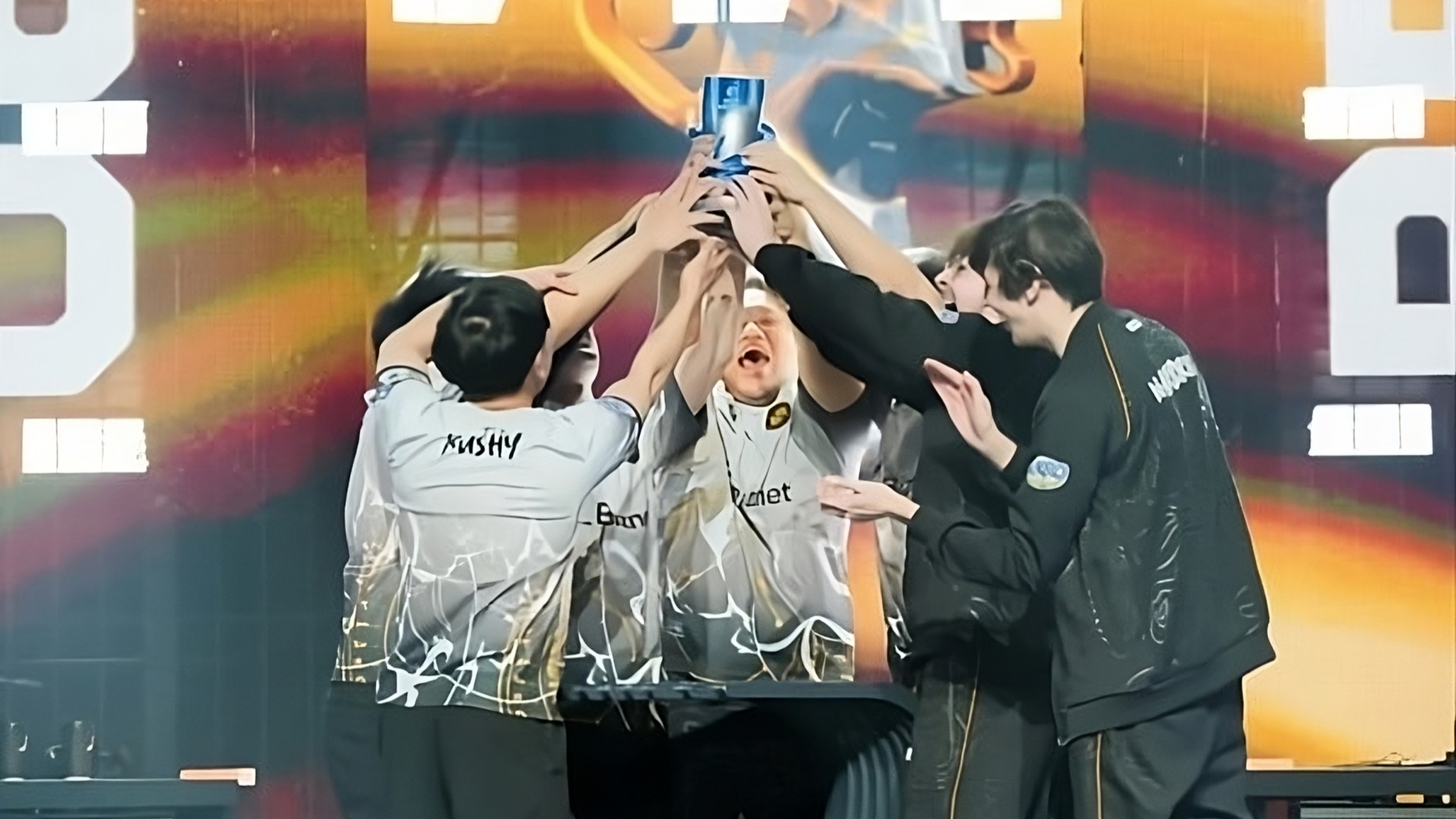 RRQ Cetak Sejarah Jadi Tim Indonesia Pertama yang Menjuarai VCT Pacific